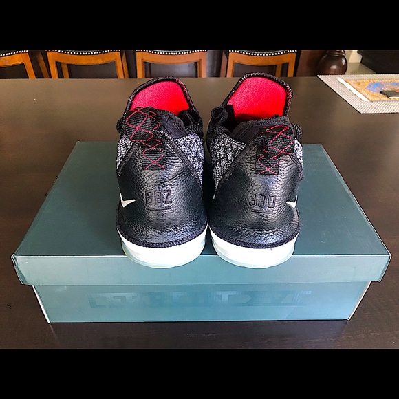 Nike Lebron 16s “Oreos”. Size 8 1/2US - Picture 4 of 9